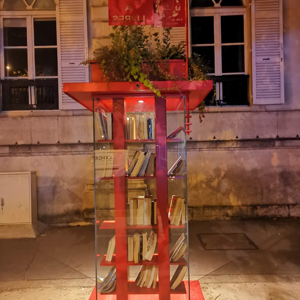 Boîte à livres Charles de Gaulle 3